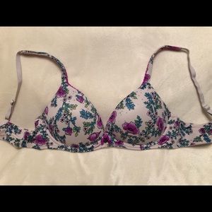 Victoria’s Secret “Body by Victoria” no-wire bra 36B